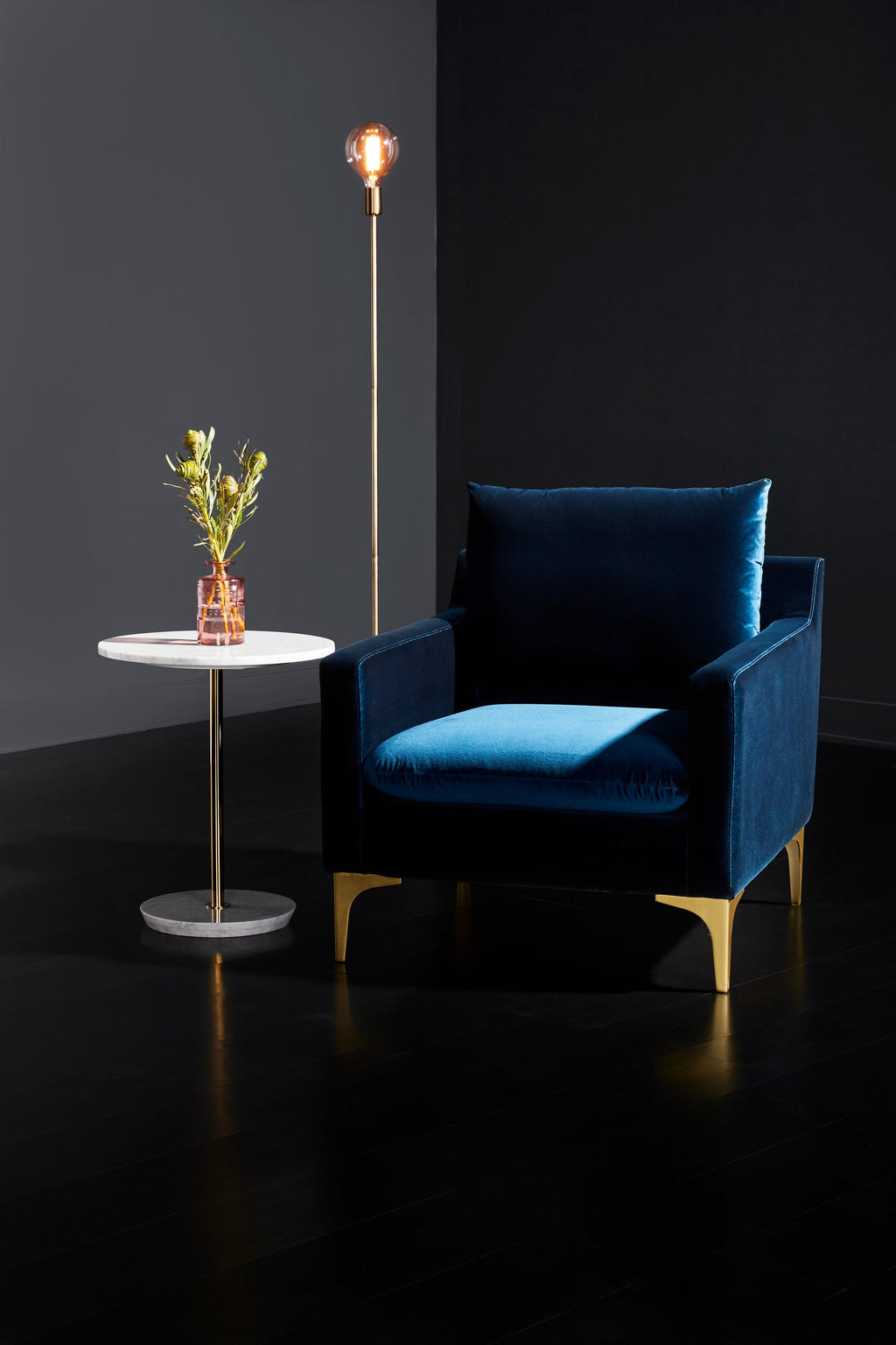 Aida Marble Side Table – Sculptural Minimalist Design in Carrara Stone